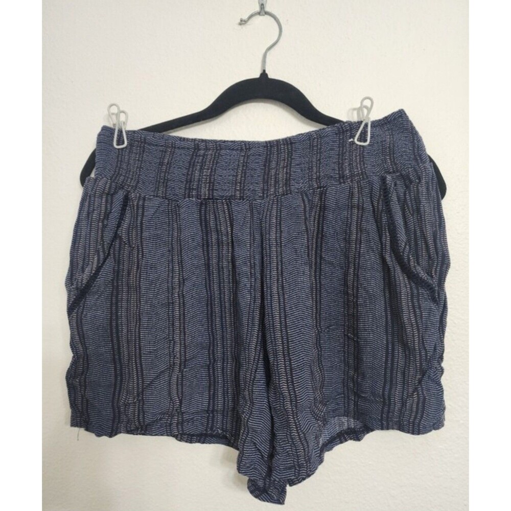 Three Dots Women's Blue Striped Pull-On Shorts